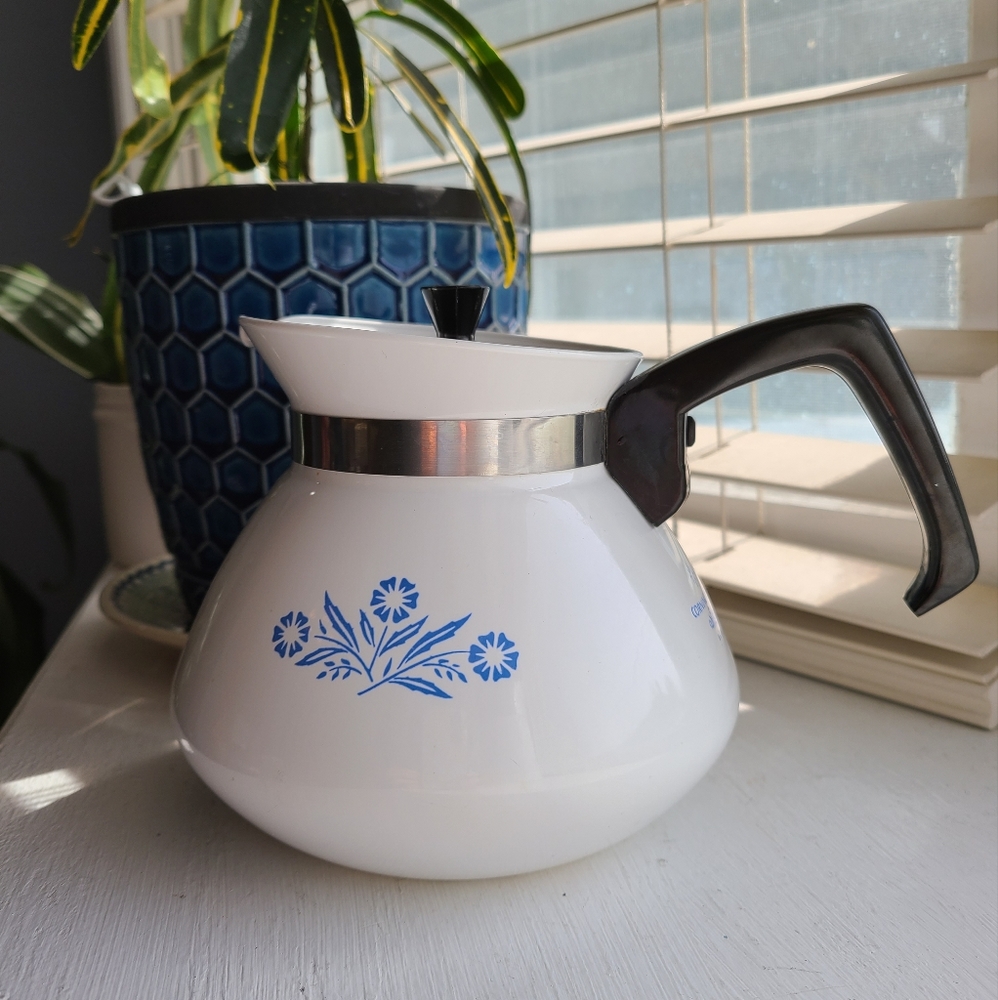 Blue Cornflower 6 Cup Corningware Tea Pot with Plastic lid